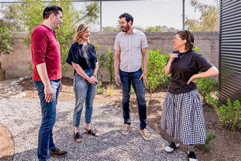 Mayim Bialik Surprises Her Best Friend of 18 Years with a。